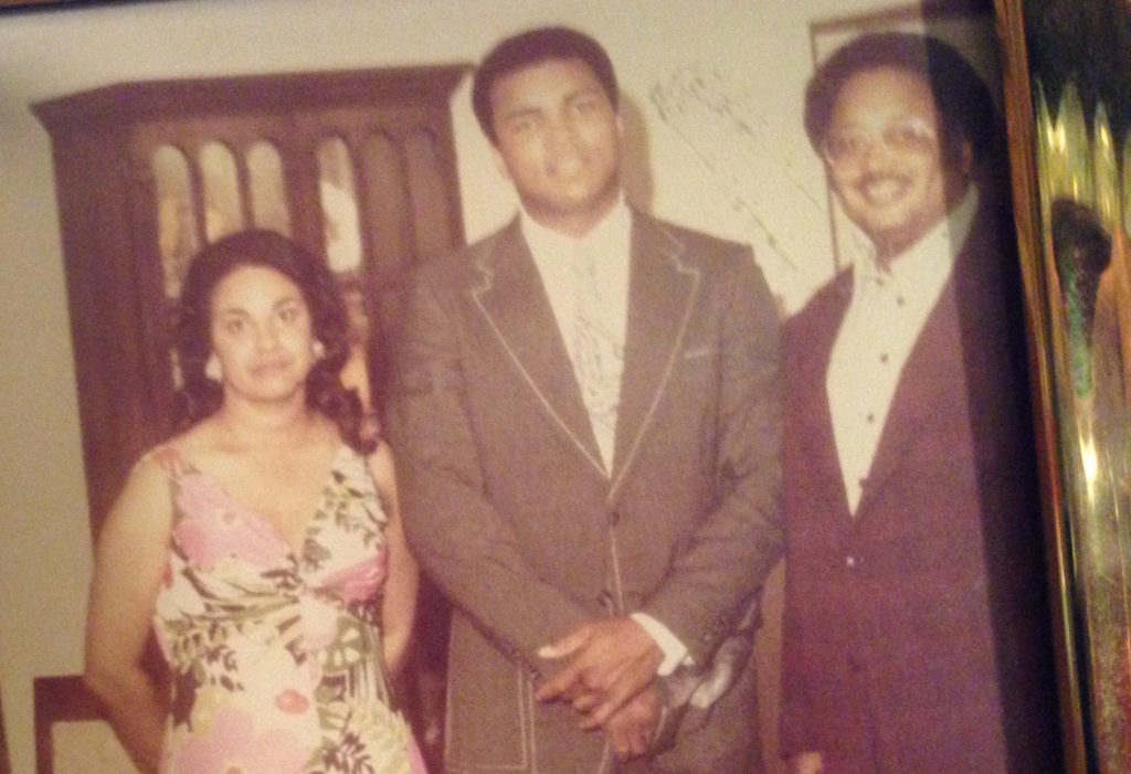 Ali, flanked by Betty and Marino Casem in their Lorman living room in 1974.